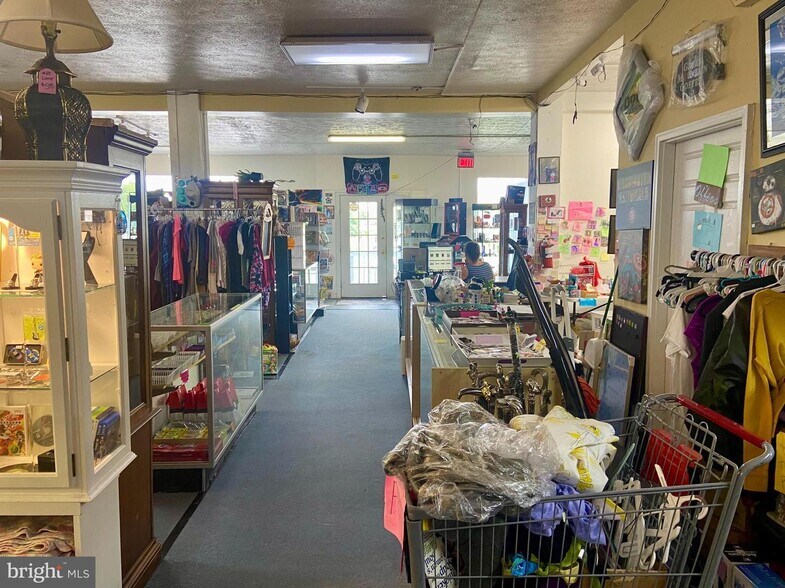 More Photos Of 1694 Berryville Pike, Winchester Freestanding For Sale