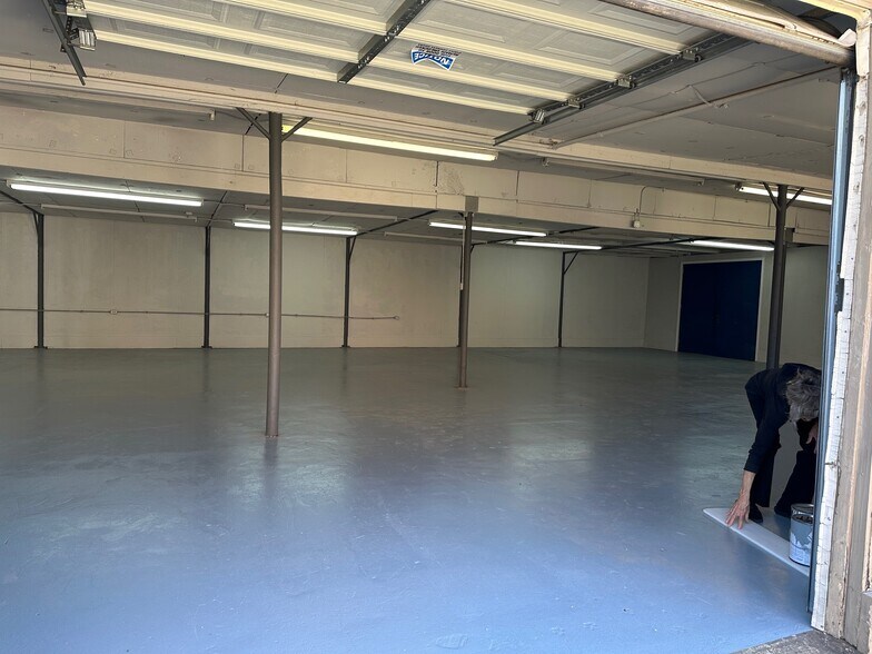 More Photos Of 4027 Main St, Dallas Manufacturing For Sale