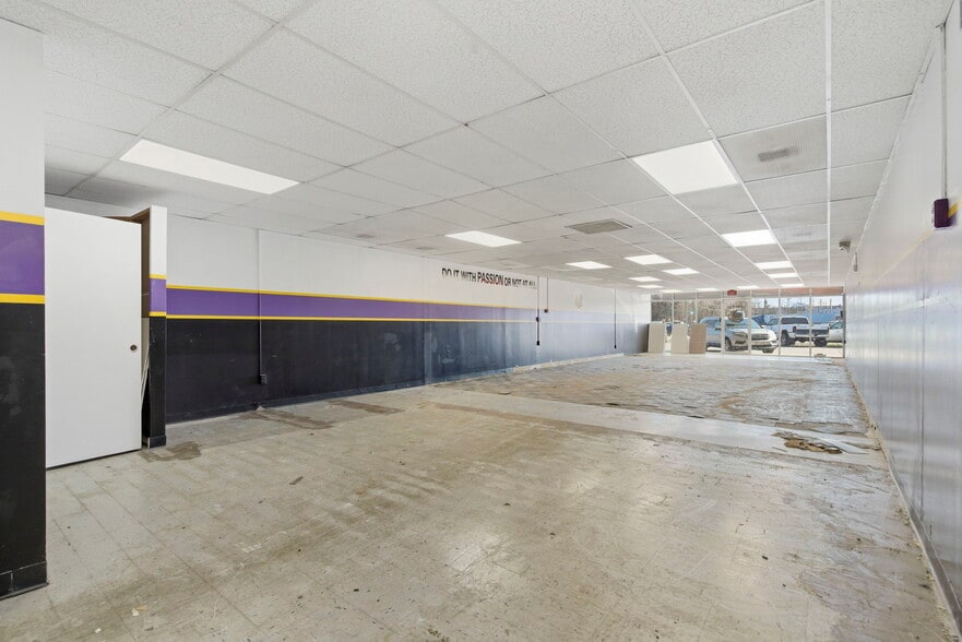 More Photos Of 1301-1349 S Glenstone Ave, Springfield General Retail For Lease