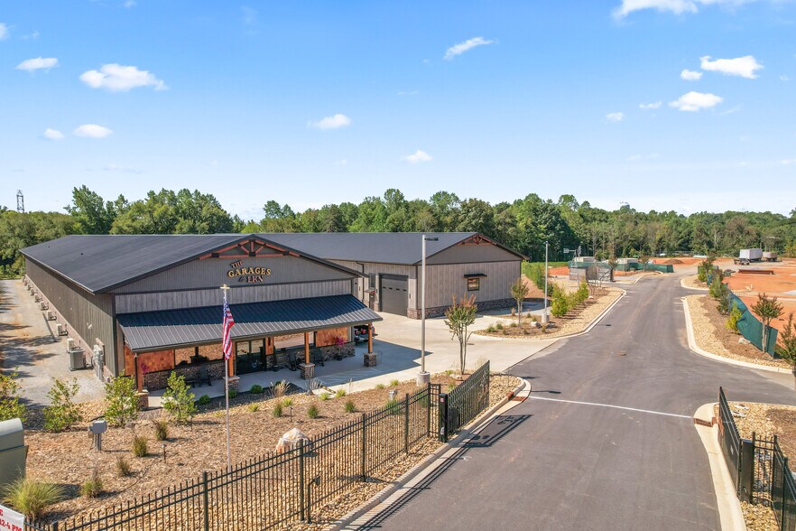 More Photos Of 144 McCrary Rd, Mooresville Flex For Lease