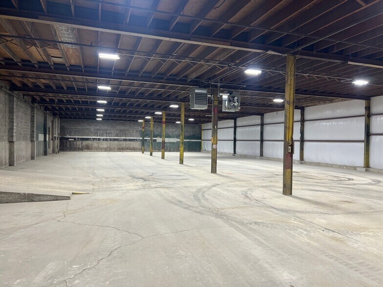 More Photos Of 147 Second Ave, Rochelle Warehouse For Lease