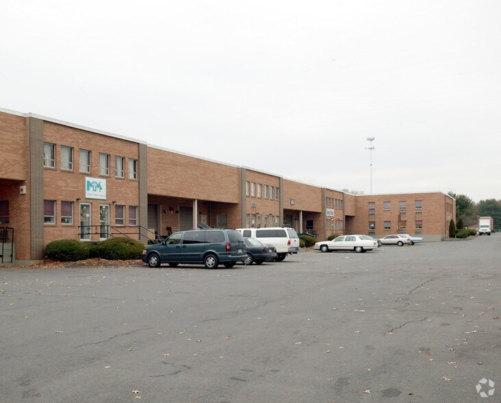 More Photos Of 226-262 Prestige Park Rd, East Hartford Light Distribution For Lease