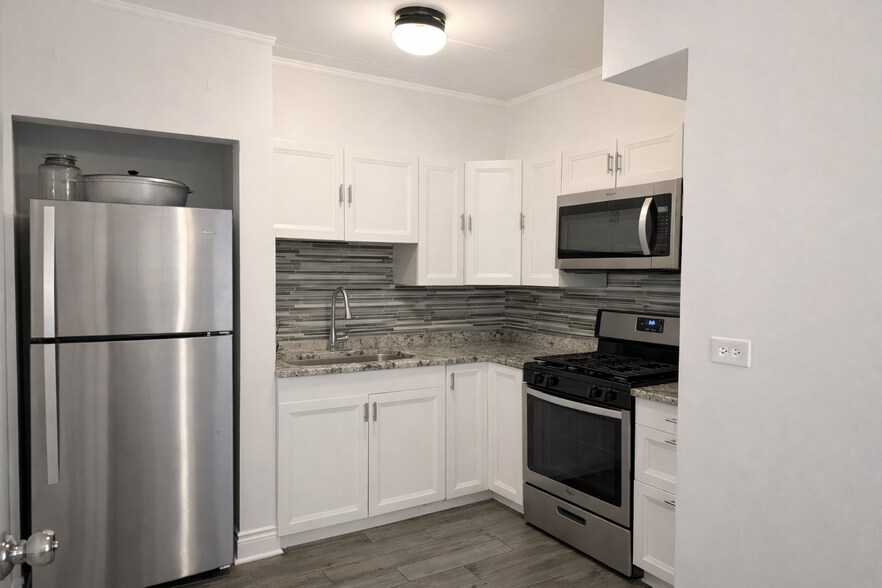 More Photos Of 5635 W 79th St, Burbank Storefront Retail Residential For Sale