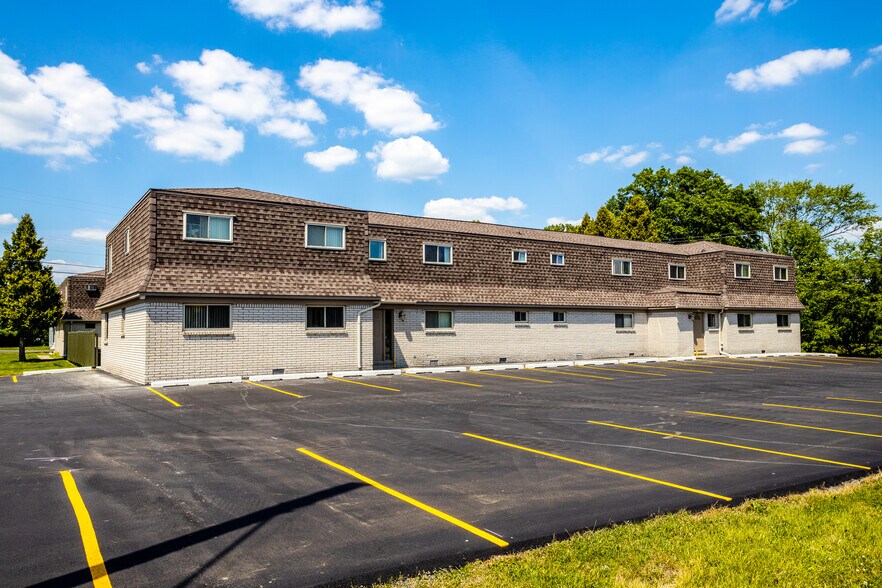 More Photos Of 2920-2932 Schroeder Blvd, Keego Harbor Apartments For Sale