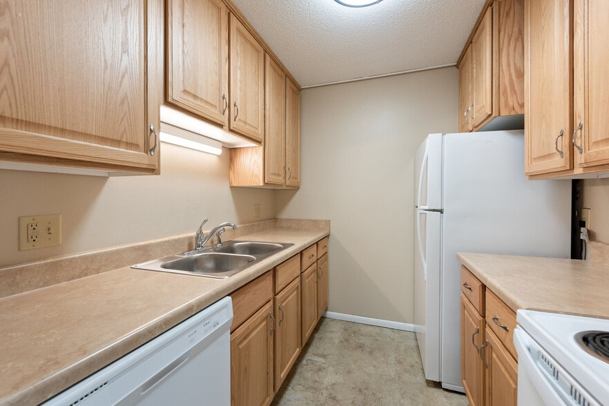 More Photos Of 2236 Lower Afton Rd, Saint Paul Apartments For Sale