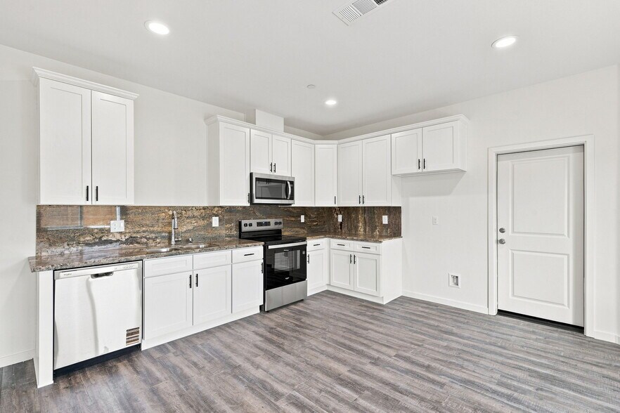 More Photos Of 9121 Prometheus Dr, Bakersfield Apartments For Sale