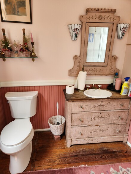 More Photos Of 1711 Reynolds St, Brunswick Office For Sale