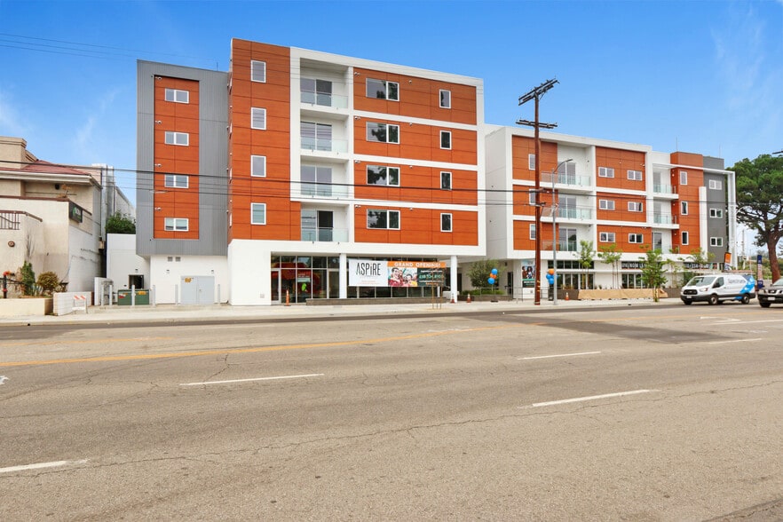 More Photos Of 18401 Nordhoff St, Northridge Apartments For Lease