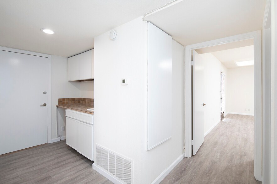 More Photos Of 4895 Cass St, San Diego Office For Lease
