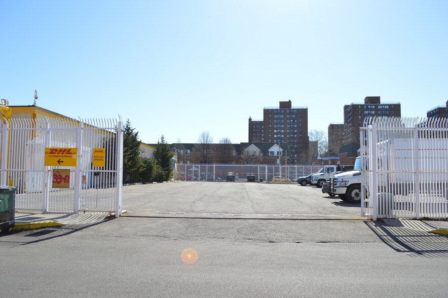 More Photos Of 12-01 34th Ave, Long Island City Warehouse For Lease