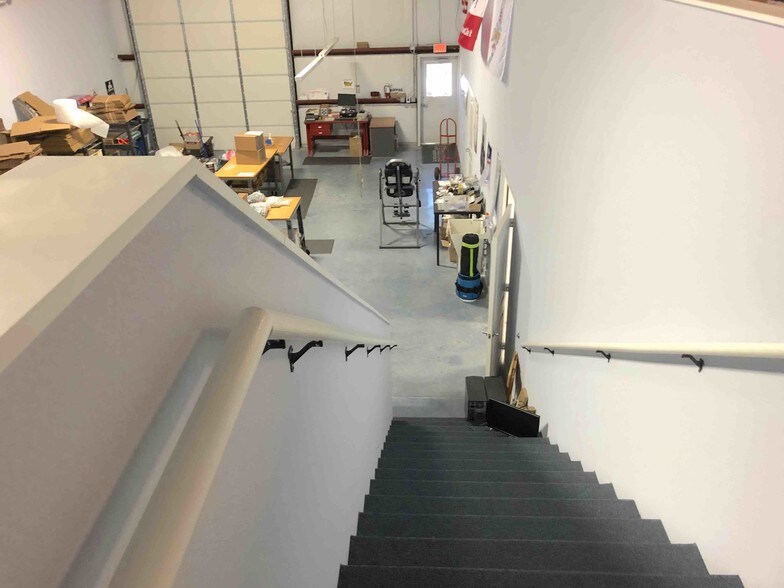 More Photos Of 124 Rose Ln, Frisco Warehouse For Lease