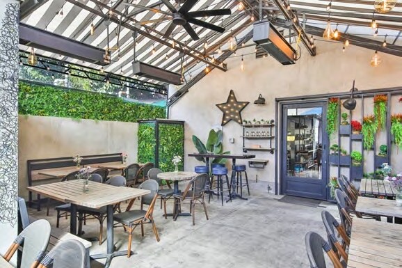 More Photos Of 10964 Ventura Blvd, Studio City Restaurant For Lease