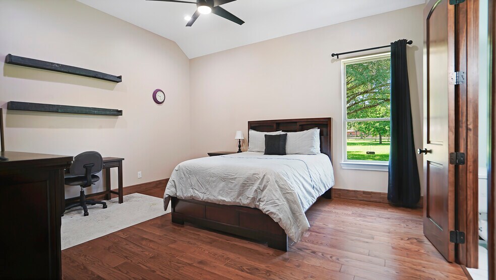 More Photos Of 10511 W Hidden Lake Ln, Richmond Specialty For Sale