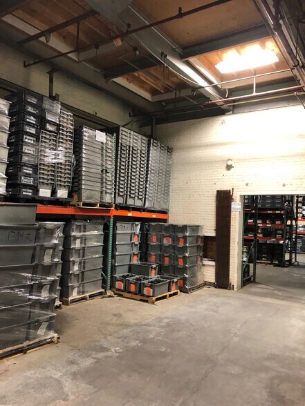 More Photos Of 5979 N Elm Ave, Millerton Warehouse For Lease