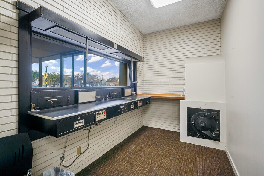 More Photos Of 1414 Webster St, Alameda Bank For Lease