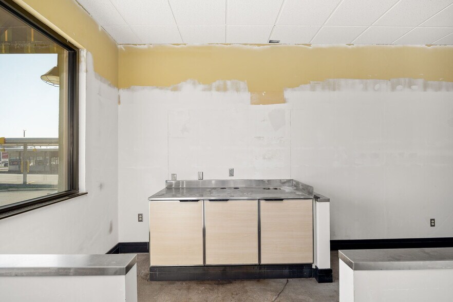 More Photos Of 3114 N Belt Hwy, Saint Joseph Fast Food For Sale