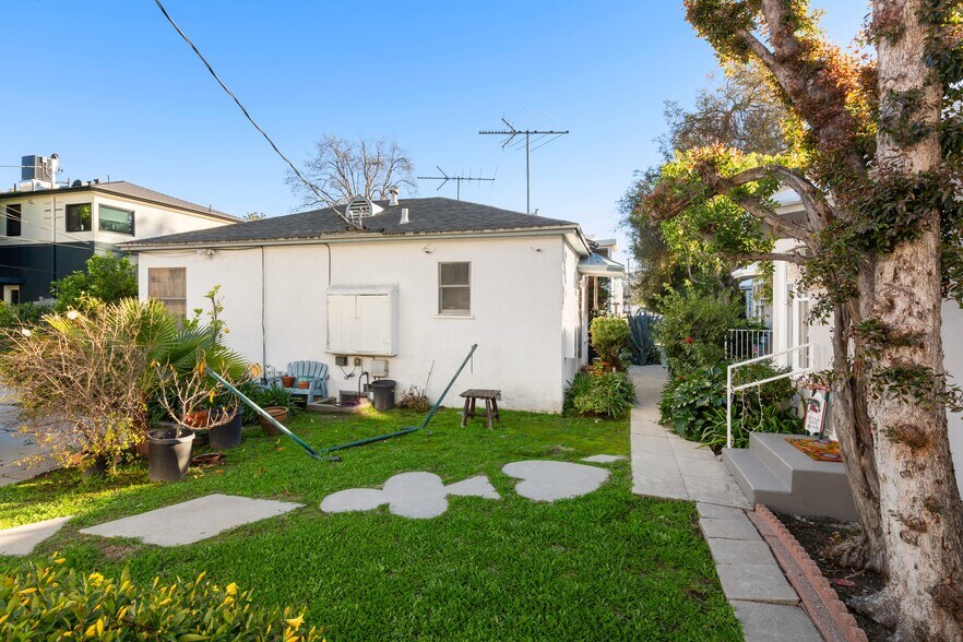 More Photos Of 10651 Whipple St, North Hollywood Multifamily For Sale