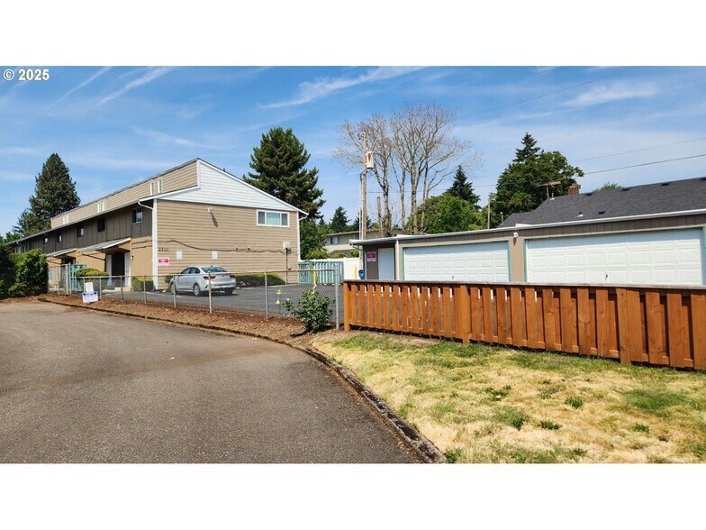 More Photos Of 2510 E 8TH St, Vancouver Apartments For Sale