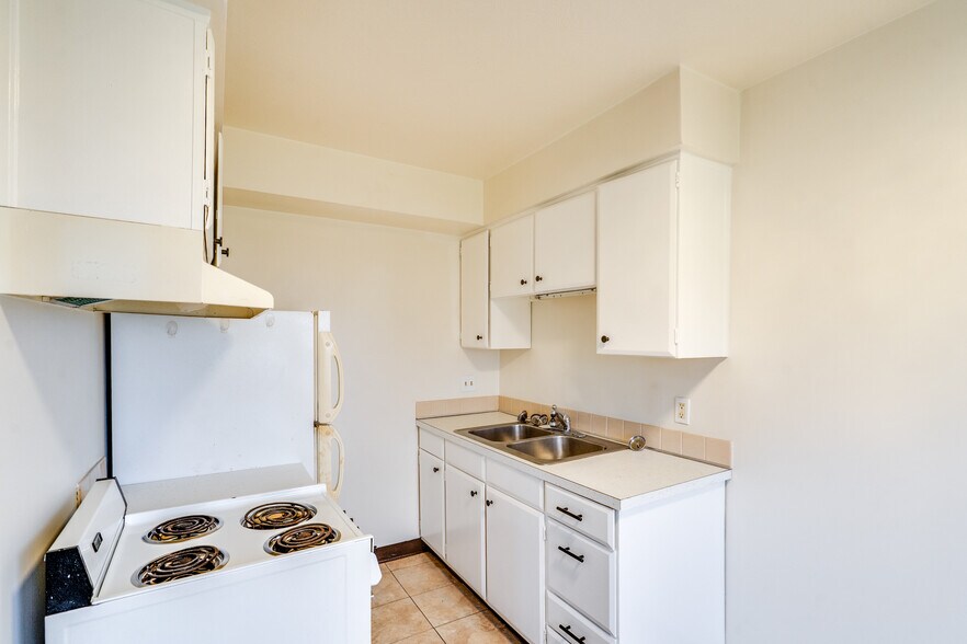 More Photos Of 2615 Ellet Ave, Akron Apartments For Sale