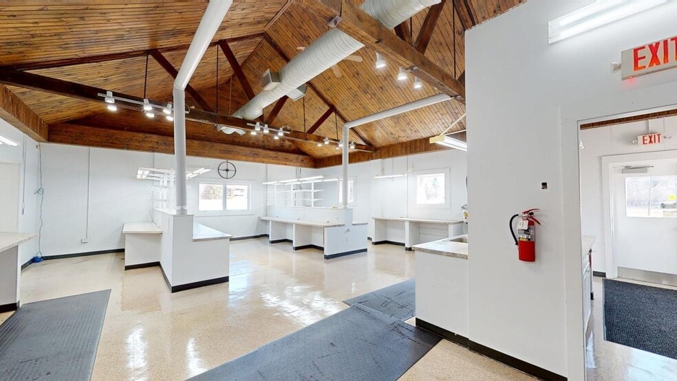 More Photos Of 7947 Southeastern Ave, Indianapolis Loft Creative Space For Sale