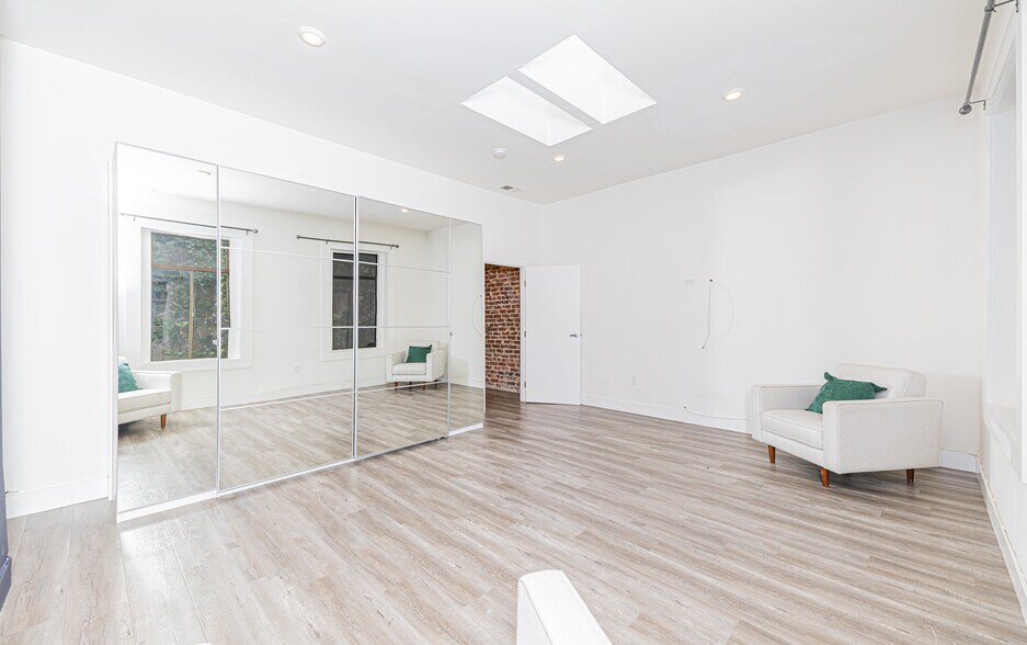 More Photos Of 1006-1008 Sutter St, San Francisco Storefront Retail Residential For Sale