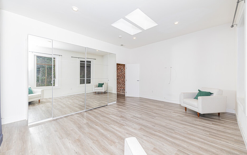More Photos Of 1006-1008 Sutter St, San Francisco Storefront Retail Residential For Sale