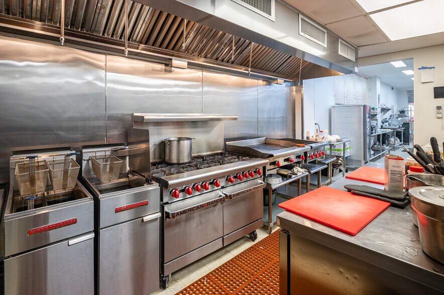 More Photos Of 524-526 Bedford Rd, Bedford Hills General Retail For Sale