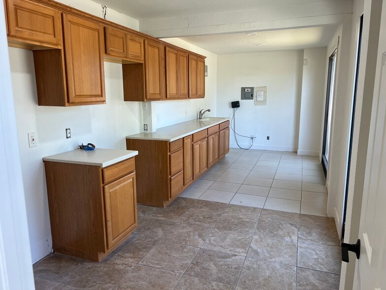 More Photos Of 444 Broadway Ave, Atwater Freestanding For Sale