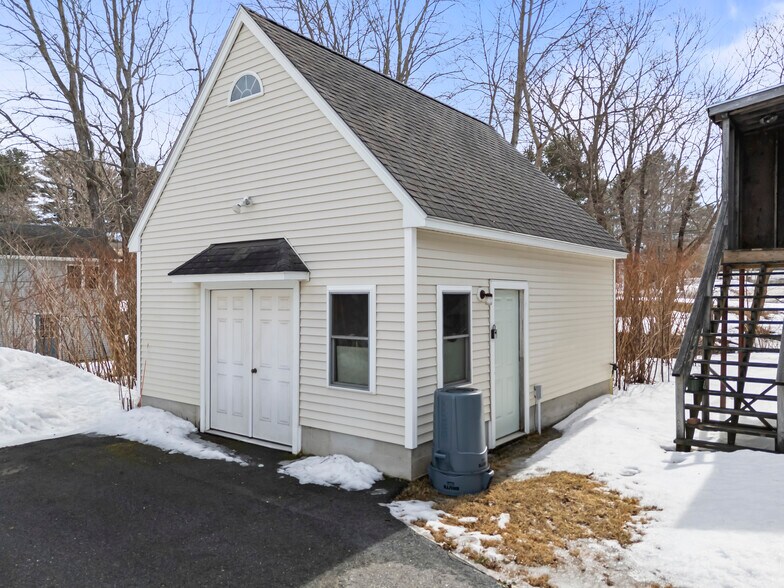 More Photos Of 2049 Post Rd, Wells Storefront Retail Office For Lease