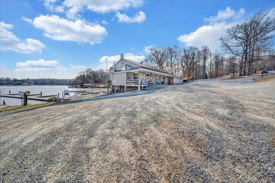 More Photos Of 2200 Old Salem School Rd, Union Hall Marina For Sale