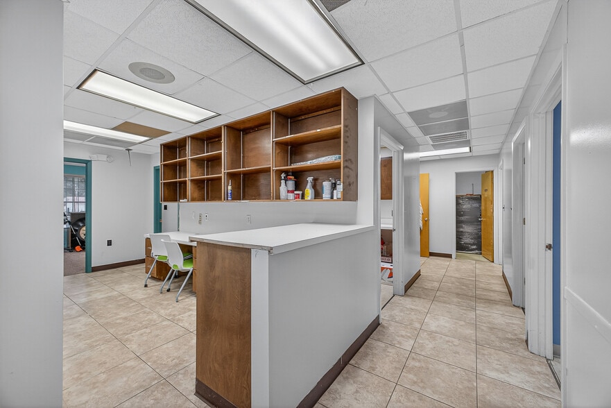 More Photos Of 1500 N Pace Blvd, Pensacola Freestanding For Sale