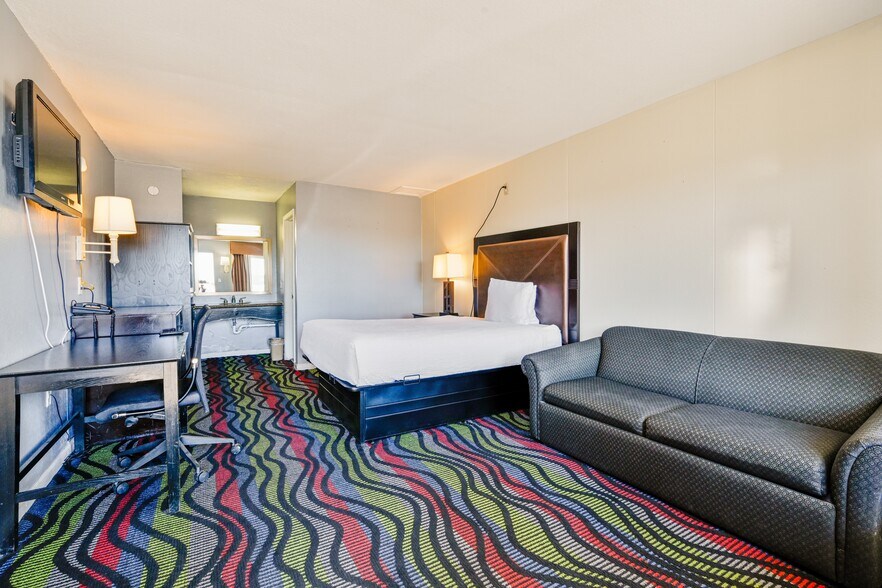 More Photos Of 5090 Buffalo Creek Rd, Elm Creek Hotel For Sale