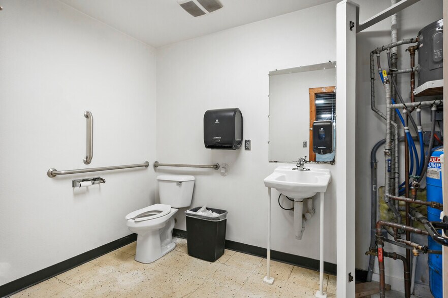 More Photos Of 4811 Curtis Rd, Dodgeville Warehouse For Sale