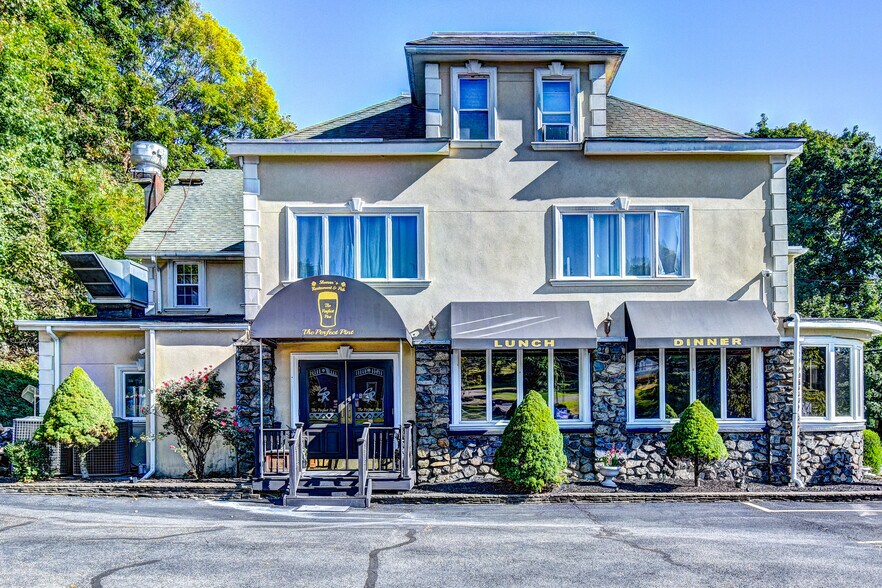 More Photos Of 337 N Liberty Dr, Tomkins Cove Restaurant For Sale