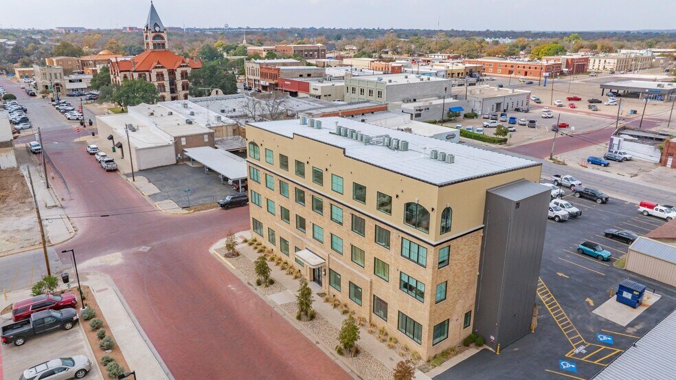 More Photos Of 104 E College St, Stephenville General Retail For Sale