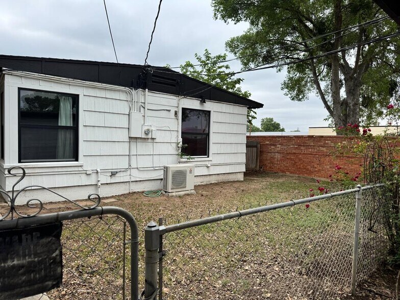 More Photos Of 2307 W Harris Ave, San Angelo Office Residential For Sale