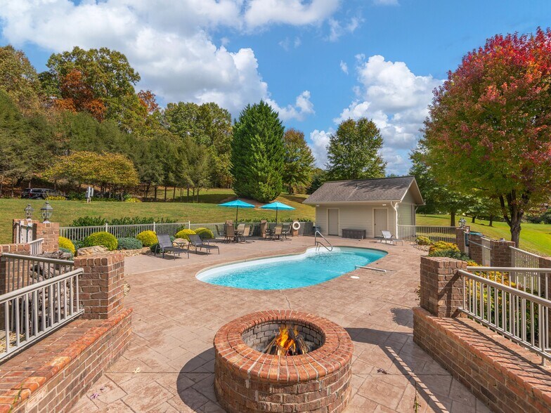 More Photos Of 355 Johnson Dr, Canton Specialty For Sale