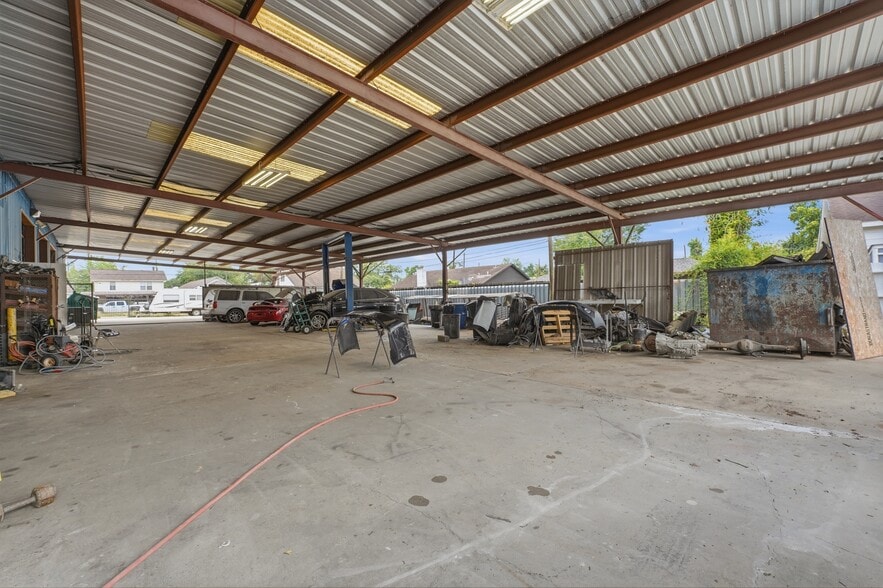 More Photos Of 658 Aldine Mail Route Rd, Houston Auto Repair For Sale