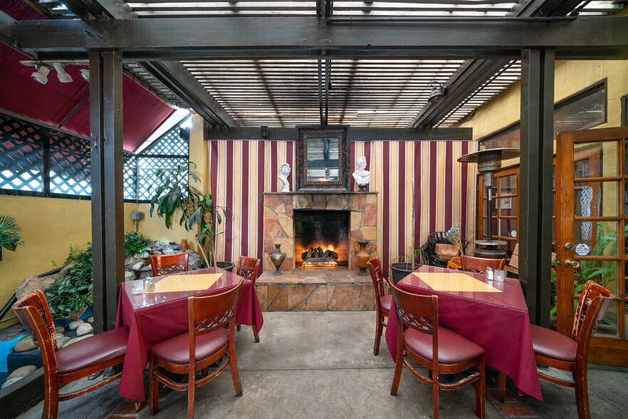 More Photos Of 1923 E Broadway, Long Beach Restaurant For Sale