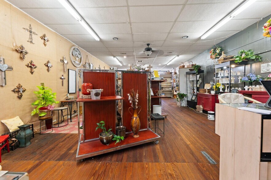 More Photos Of 133 N Texas St, De Leon Storefront For Sale