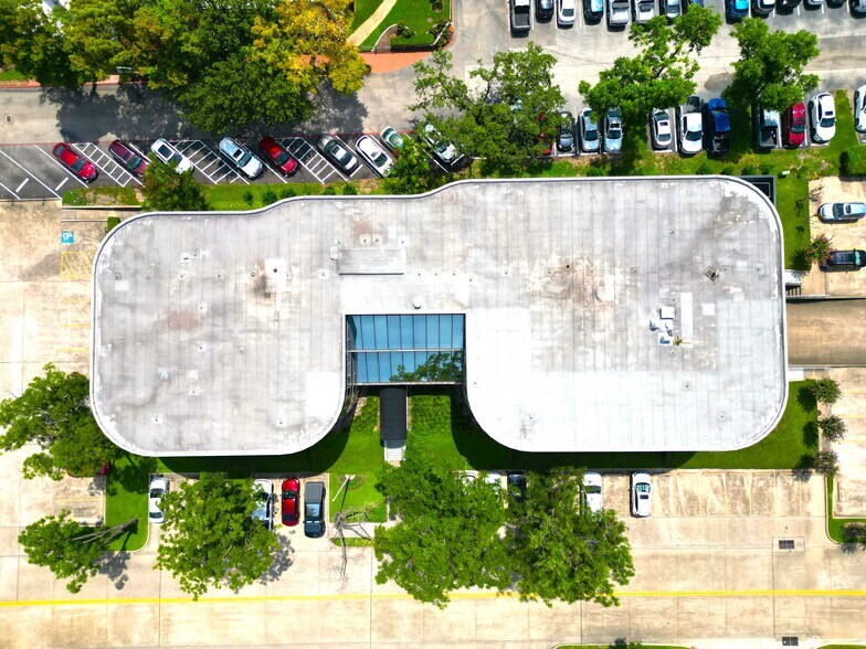 More Photos Of 8955 Katy Fwy, Houston Office For Lease