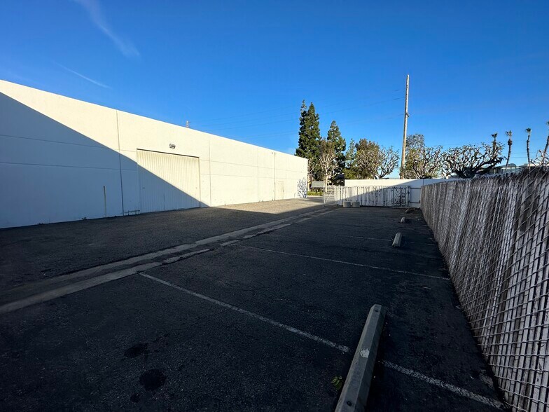 More Photos Of 1850 W Collins Ave, Orange Manufacturing For Lease
