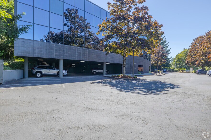 More Photos Of 11747 NE 1st St, Bellevue Office For Lease