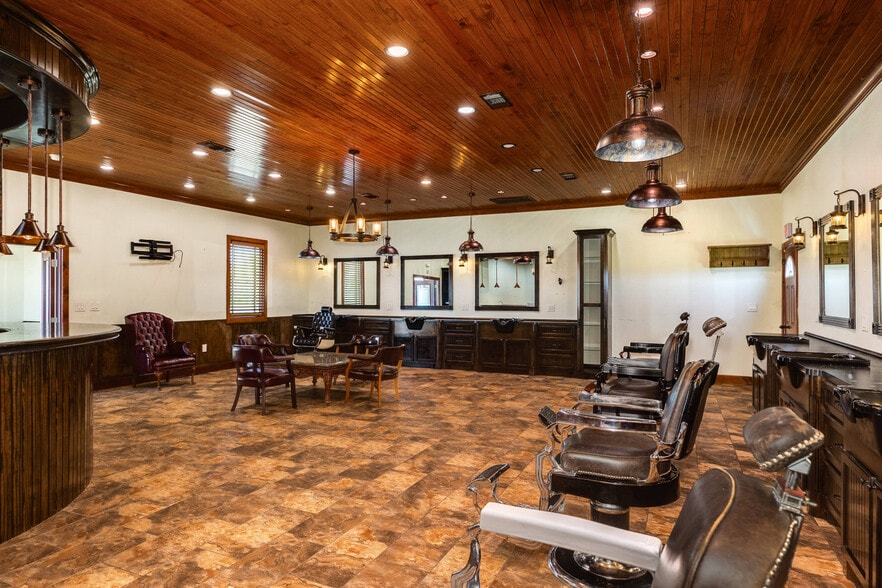 More Photos Of 1228 E Mulberry St, Angleton Bar For Sale