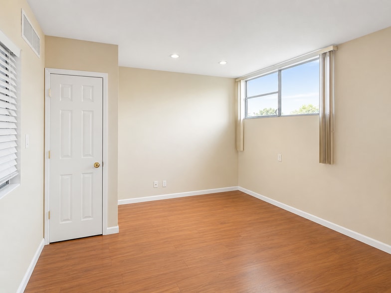 More Photos Of 1201 S Highland Ave, Clearwater Medical For Sale