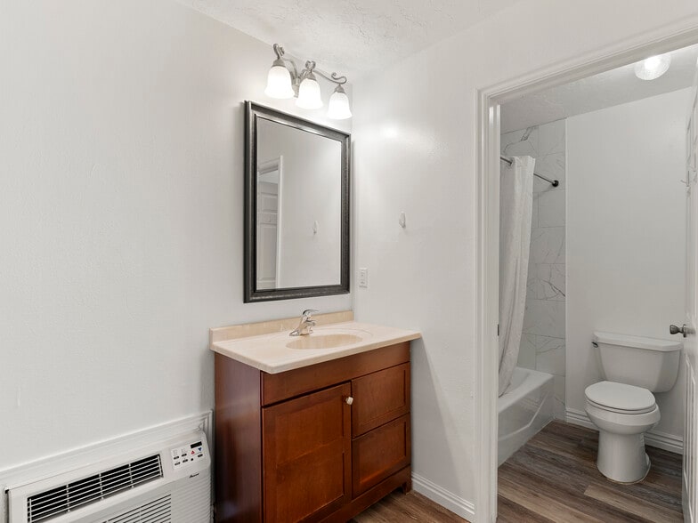 More Photos Of 307 S Main St, Huntington Hotel For Sale
