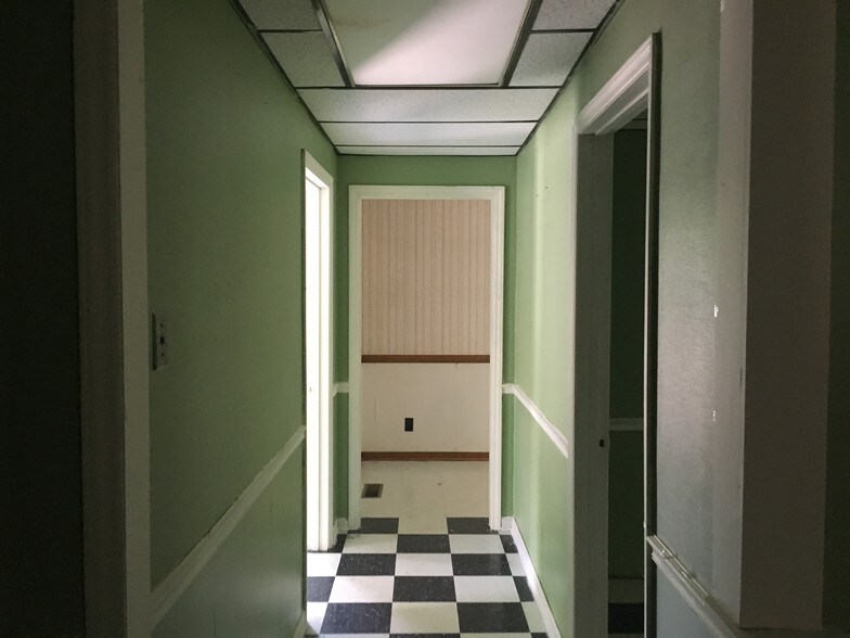 More Photos Of 4985-4991 Bethania Rd, Winston-Salem Office For Lease