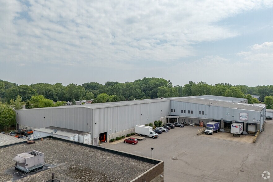 More Photos Of 2335 Union Rd, Cheektowaga Distribution For Lease