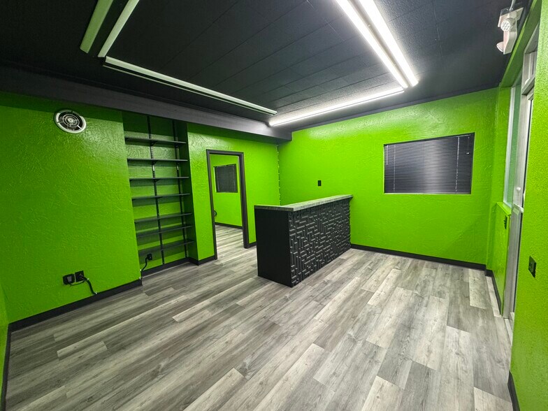 More Photos Of 850 Beatty St, Medford Office For Lease