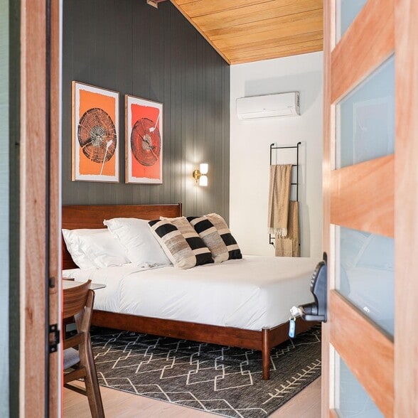 More Photos Of 4727 Dunsmuir Ave, Dunsmuir Hotel For Sale